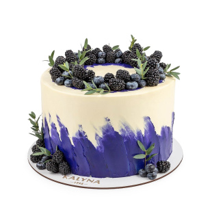 Торт для мужчины в ягодном оформлении