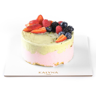 Торт морозиво фісташка-полуниця в ягідному оформленні